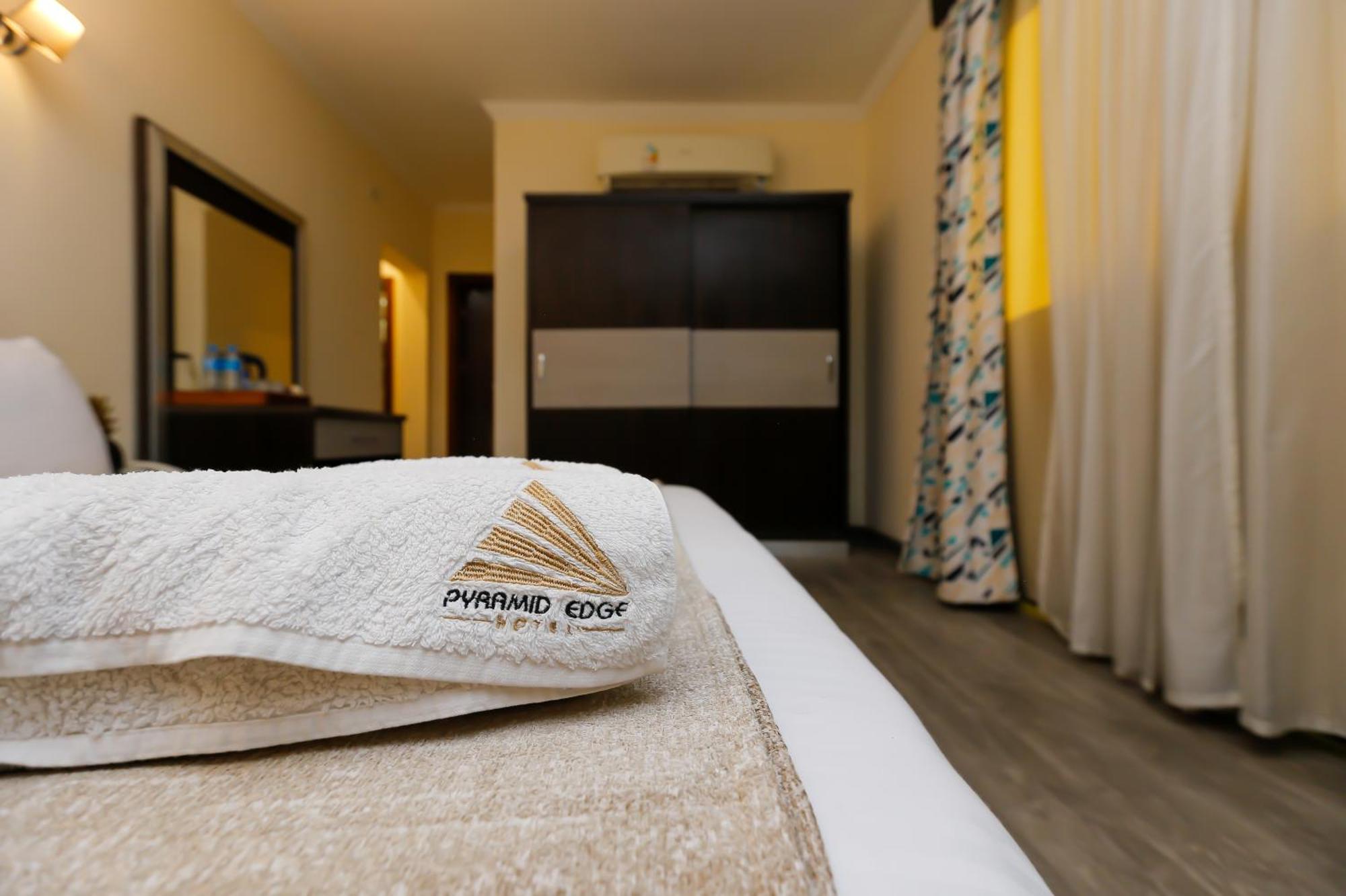 Pyramid Edge Hotel & Exclusive Pyramids View Rooftop Kafret el-Gabal Zewnętrze zdjęcie